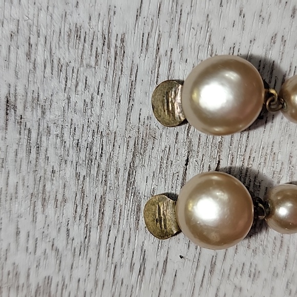 Faux Champagne Pearl Cha Cha Drop Clip On Vintage Earrings - Picture 2 of 7